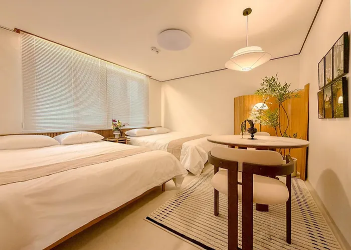 Apartamento Haebangchon, Itaewon Street, Sinheung Market, Namsan Tower, 15 Minutes To Hongdae,the Still House Yongsan Seúl