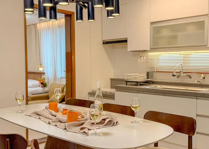 Haebangchon, Itaewon Street, Sinheung Market, Namsan Tower, 15 Minutes To Hongdae,the Still House Yongsan