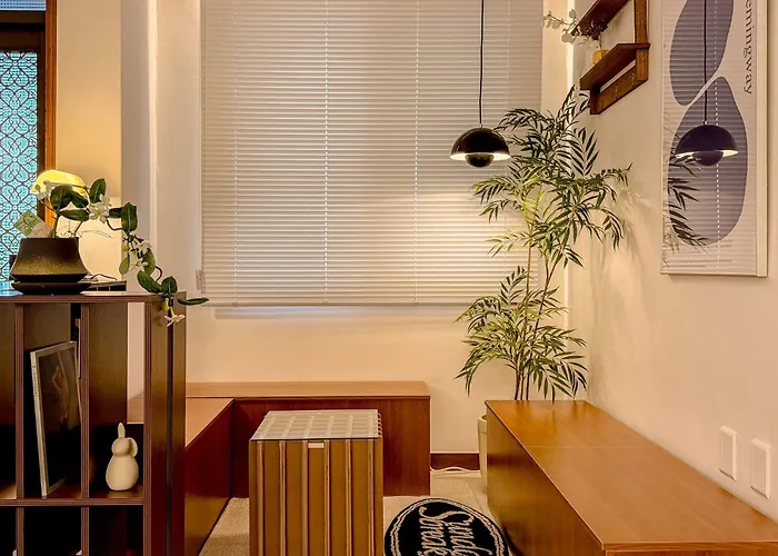 Haebangchon, Itaewon Street, Sinheung Market, Namsan Tower, 15 Minutes To Hongdae,the Still House Yongsan