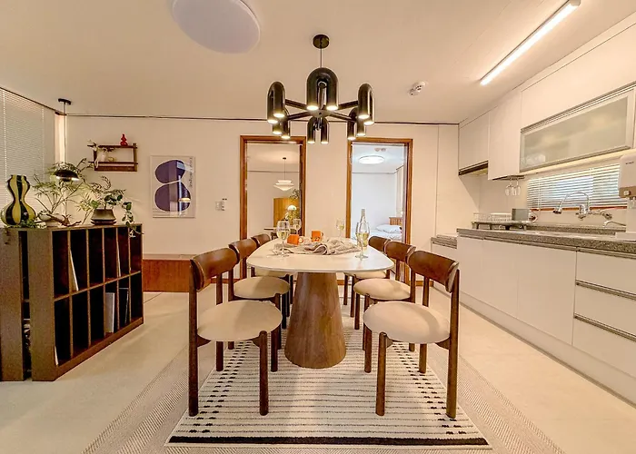 Apartamento Haebangchon, Itaewon Street, Sinheung Market, Namsan Tower, 15 Minutes To Hongdae,the Still House Yongsan *
