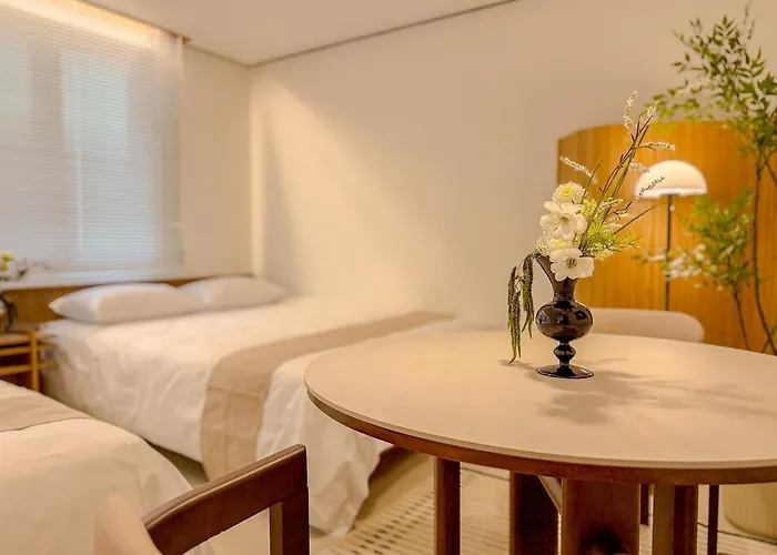 Haebangchon, Itaewon Street, Sinheung Market, Namsan Tower, 15 Minutes To Hongdae,the Still House Yongsan Apartamento