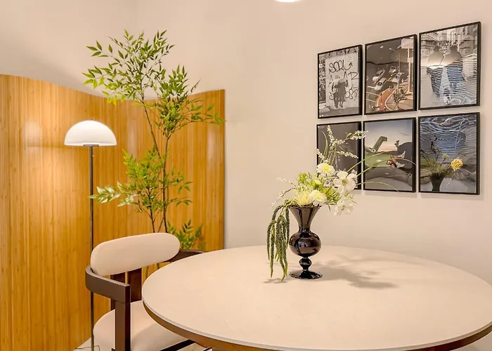 Apartamento Haebangchon, Itaewon Street, Sinheung Market, Namsan Tower, 15 Minutes To Hongdae,the Still House Yongsan
