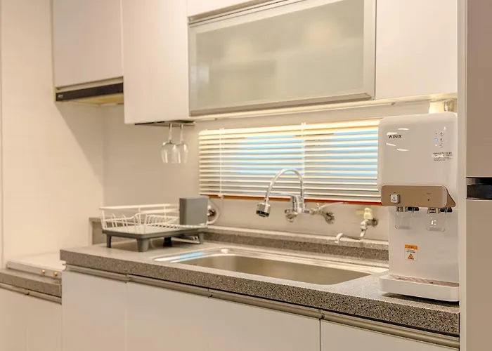 Apartamento Haebangchon, Itaewon Street, Sinheung Market, Namsan Tower, 15 Minutes To Hongdae,the Still House Yongsan *