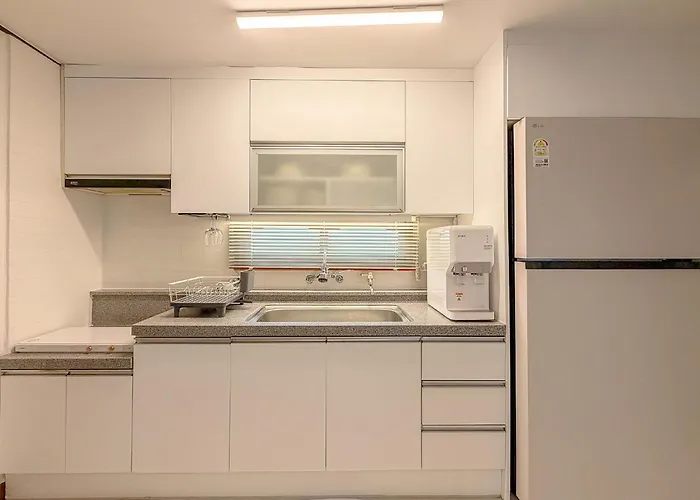 Apartamento Haebangchon, Itaewon Street, Sinheung Market, Namsan Tower, 15 Minutes To Hongdae,the Still House Yongsan Seúl