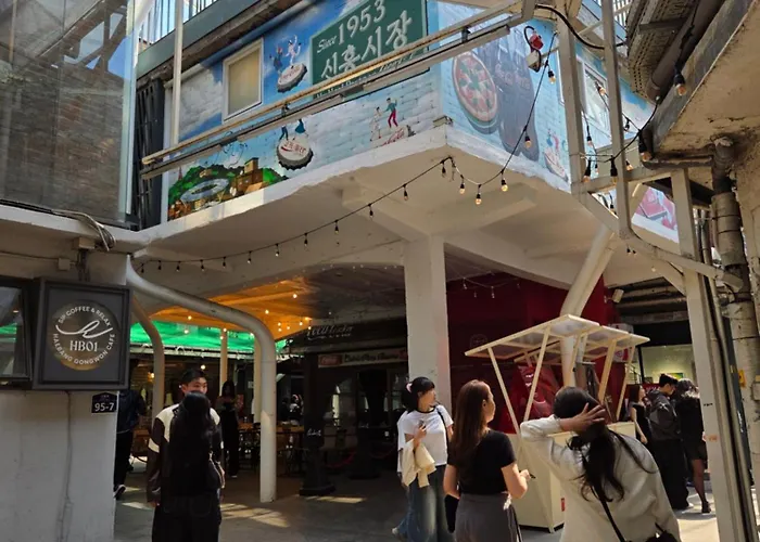 Haebangchon, Itaewon Street, Sinheung Market, Namsan Tower, 15 Minutes To Hongdae,the Still House Yongsan