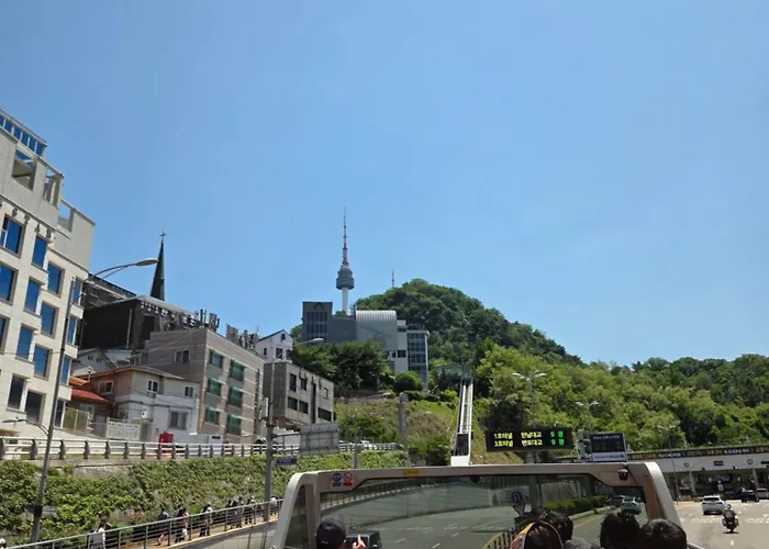 Apartamento Haebangchon, Itaewon Street, Sinheung Market, Namsan Tower, 15 Minutes To Hongdae,the Still House Yongsan