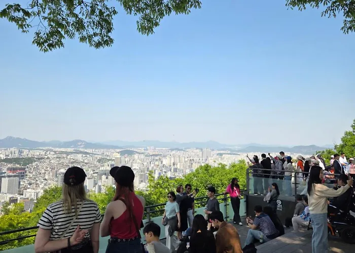 Apartamento Haebangchon, Itaewon Street, Sinheung Market, Namsan Tower, 15 Minutes To Hongdae,the Still House Yongsan