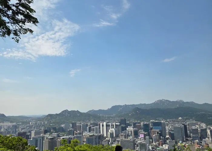 Apartamento Haebangchon, Itaewon Street, Sinheung Market, Namsan Tower, 15 Minutes To Hongdae,the Still House Yongsan *